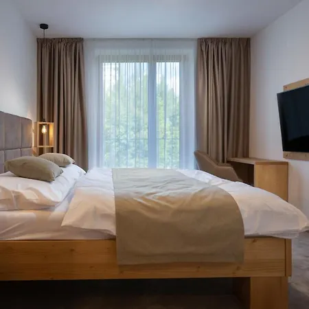 Nipur Sk-apartman Ovruc, * Štrbské Pleso